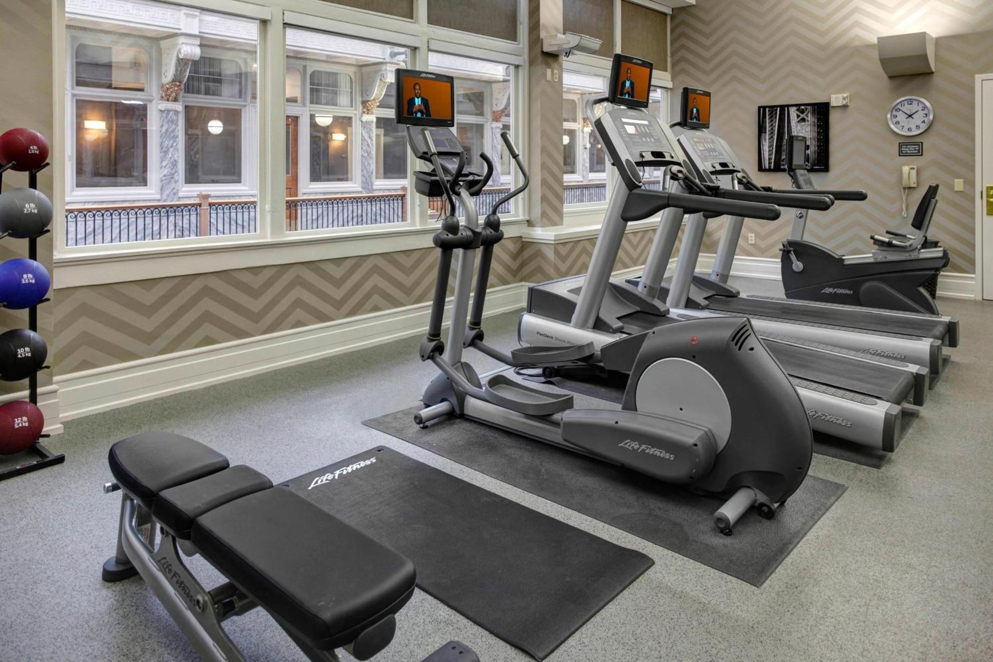 Residence Inn By Marriott Cleveland Downtown Екстериор снимка